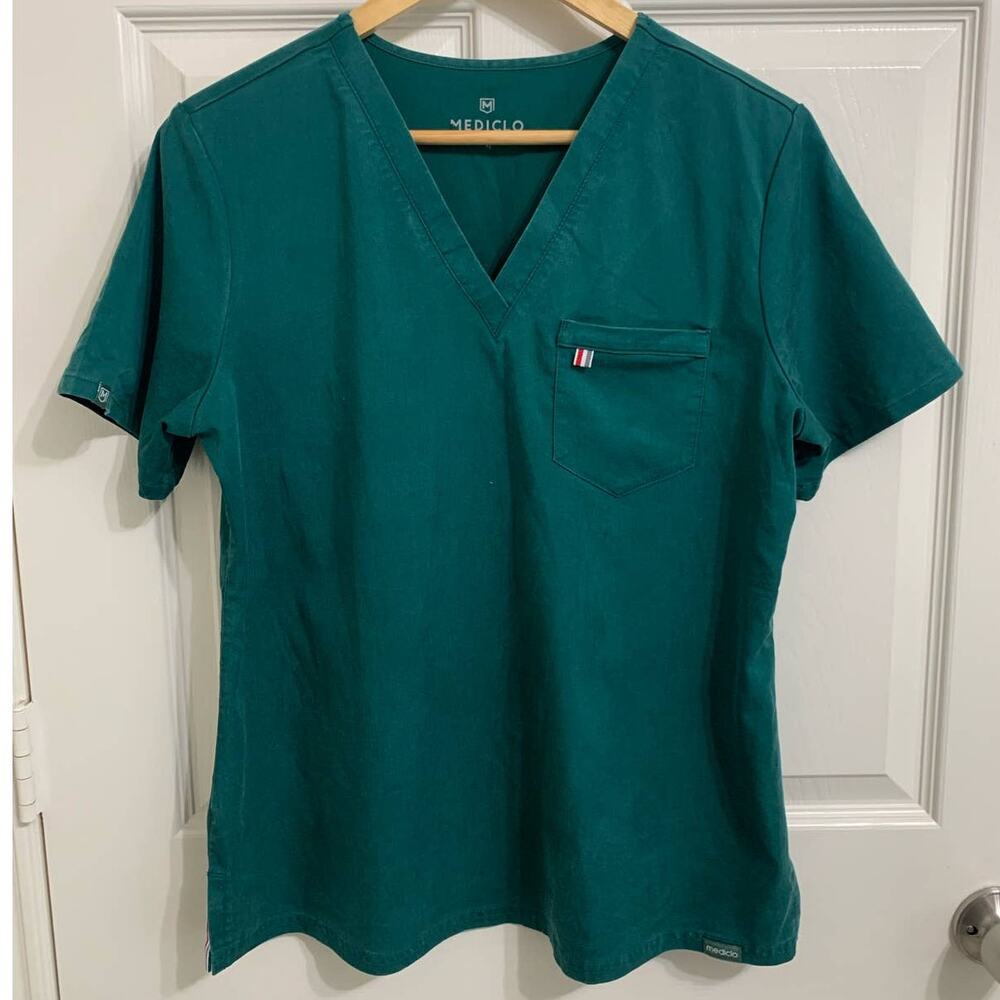 Mediclo Women Green V Neck Sustainable Scrub‎ Top Medical Uniform M